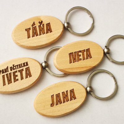 Dřevěná klíčenka