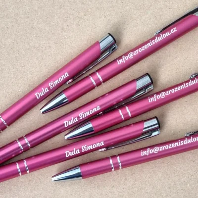 Propiska s vlastním textem, značená na dvou stranách