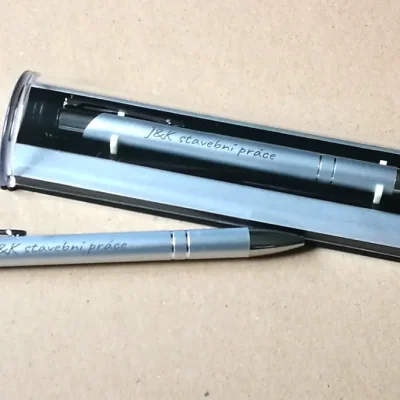 Propiska - tmavé značení na dvou stranách