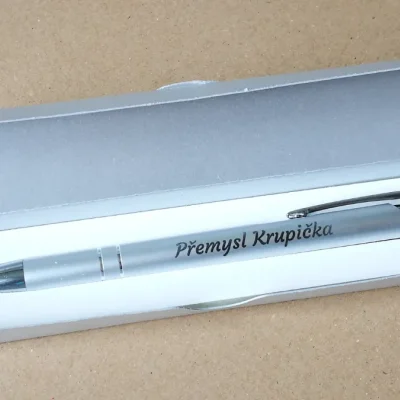 Propiska - tmavé značení na dvou stranách