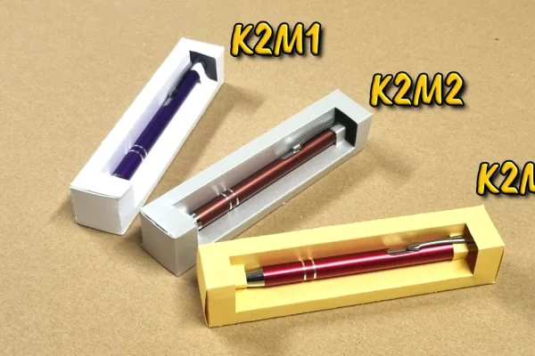 Pro značené propisky nabízíme Přebaly: PS - sáček | PL - otevřená L forma | K2 - krabička s průhledem -  v bílém (M1), stříbrném (M2) a zlatém (M3) provedení | K3 - dárková krabička -  v bílém (M1), stříbrném (M2) a zlatém (M3) provedení  | Marte - plastová s průhledným víkem