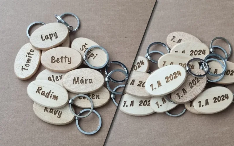 Dřevěná klíčenka